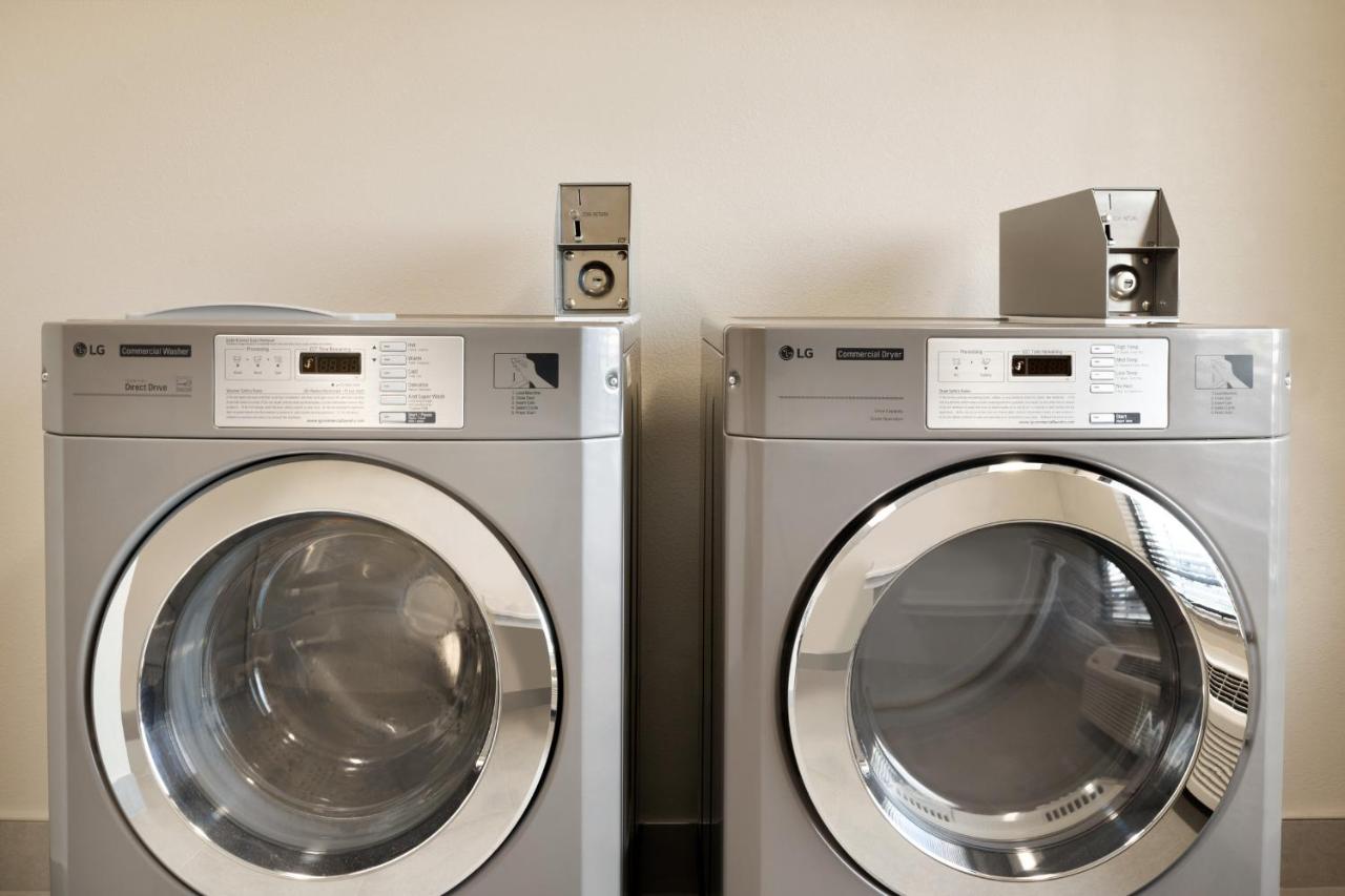 Country Inn & Suites by Radisson, Indianola, IA