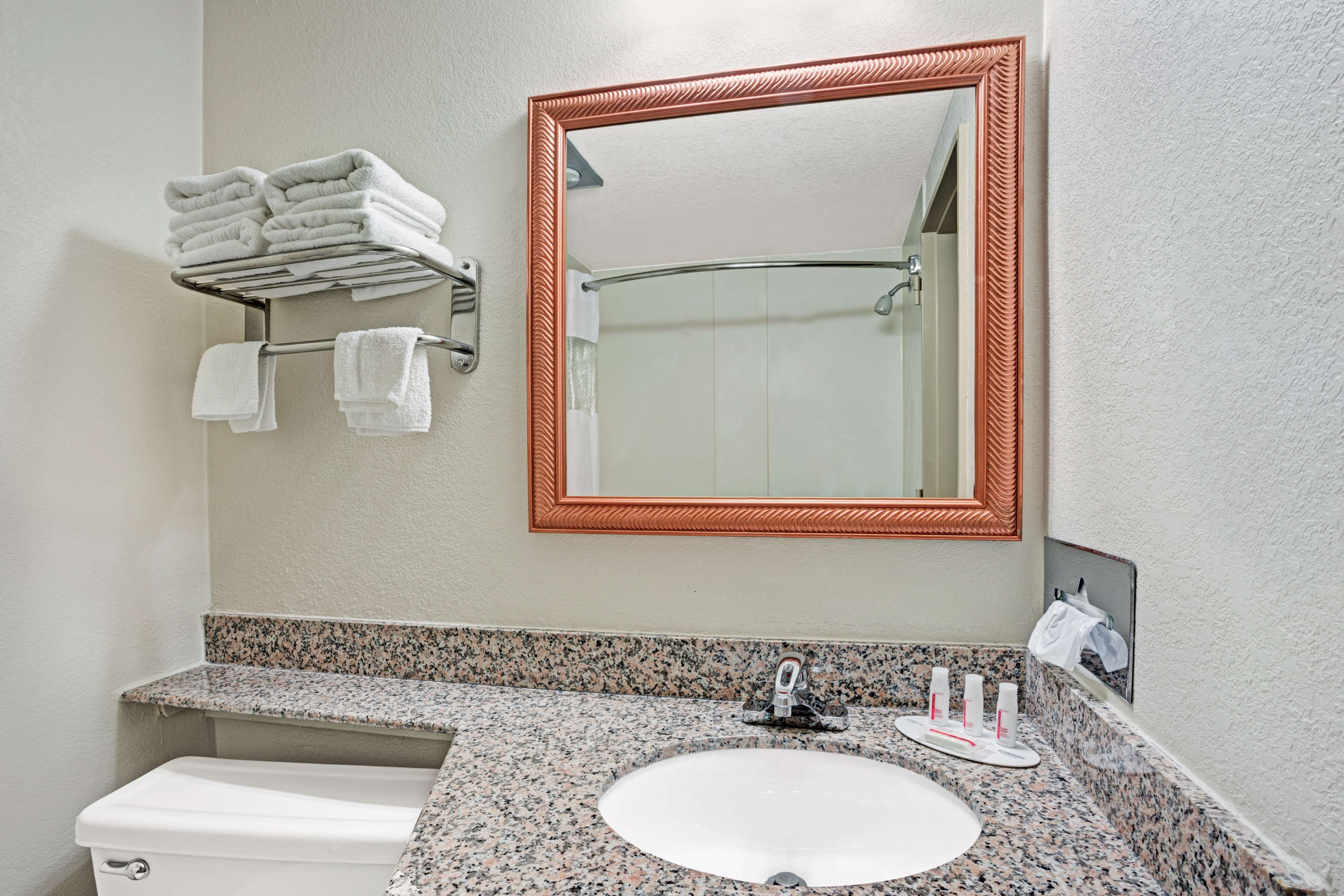 Travelodge by Wyndham Iowa City