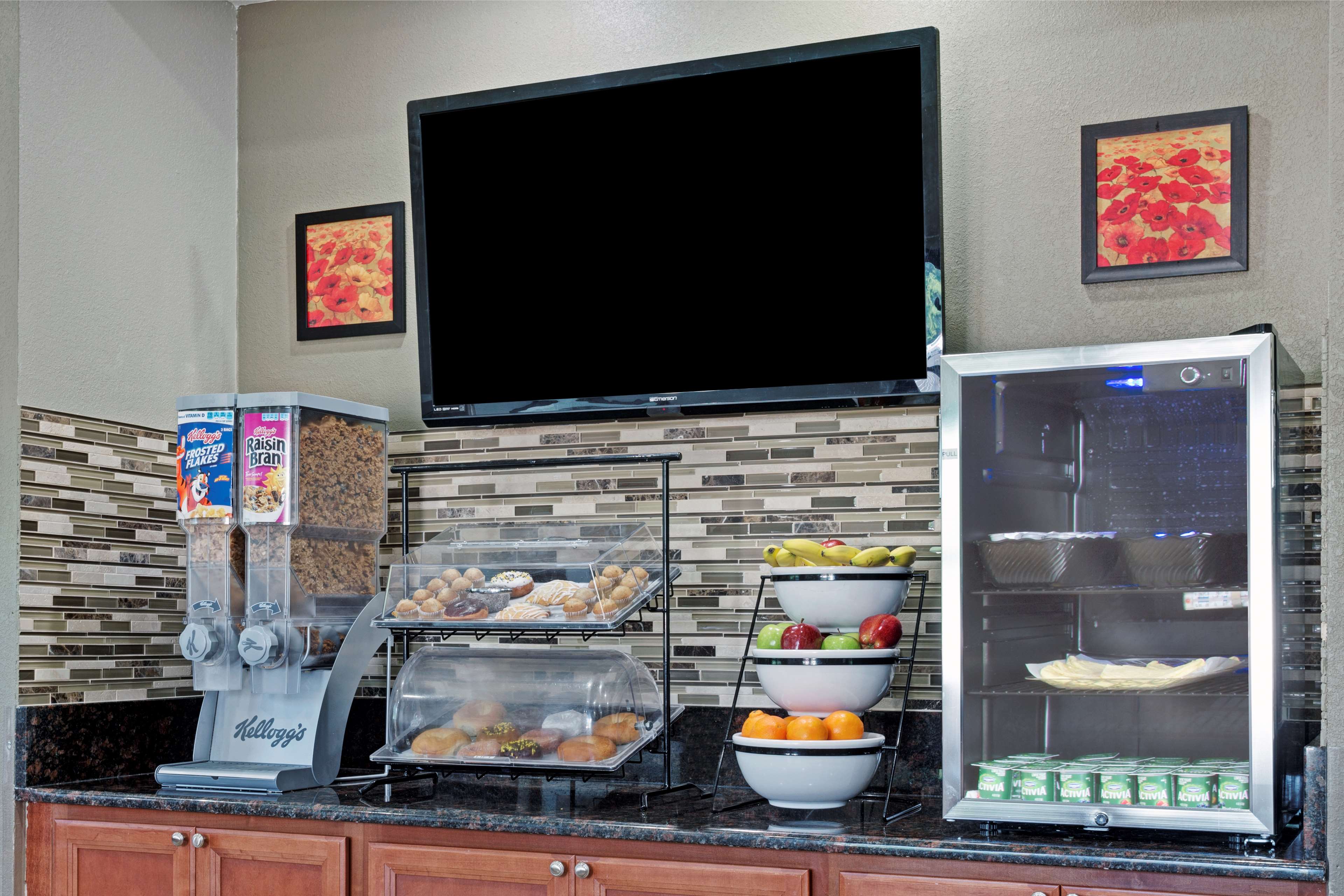 Travelodge by Wyndham Iowa City