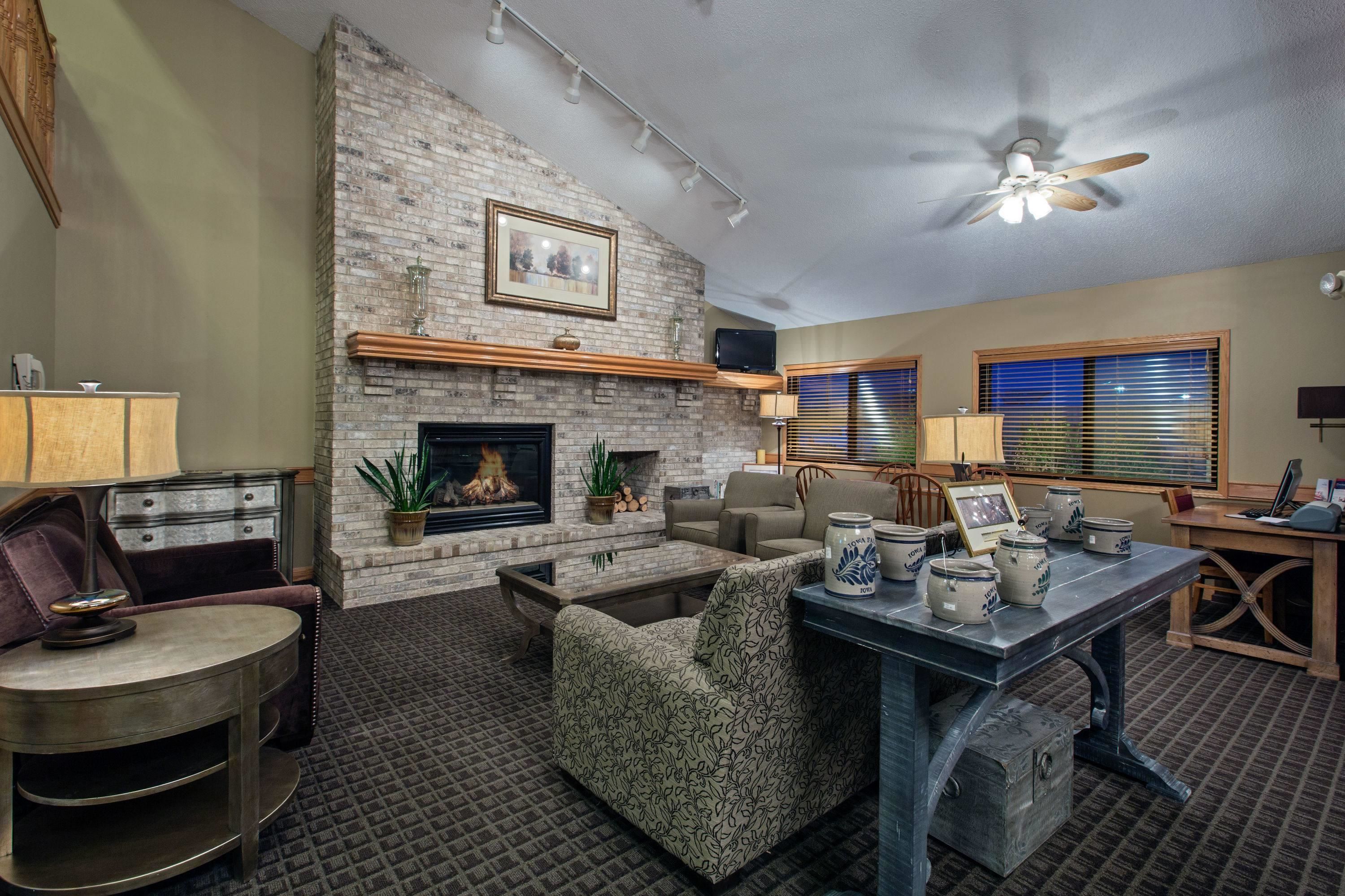 AmericInn by Wyndham Iowa Falls