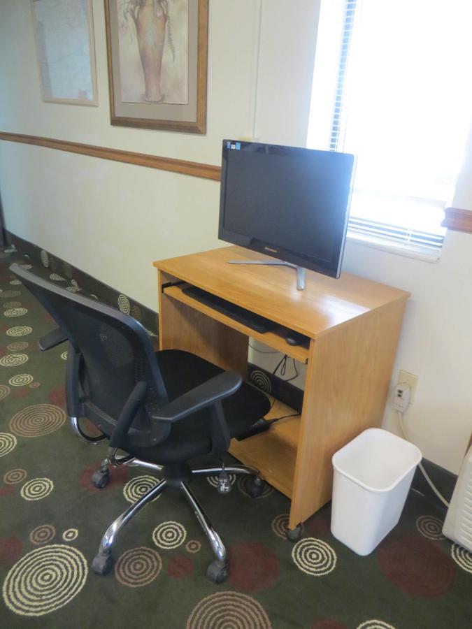 Super 8 by Wyndham Jefferson