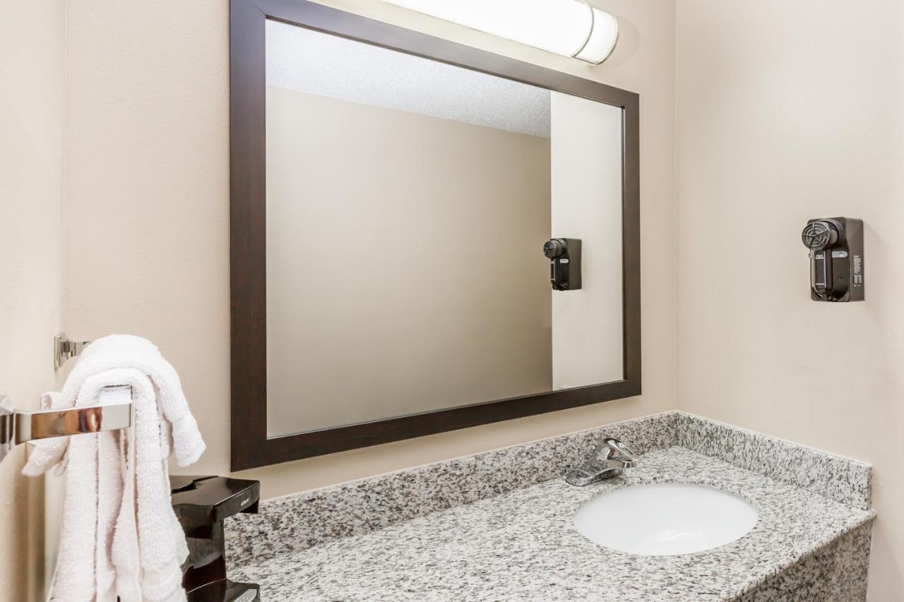 Super 8 by Wyndham Jefferson