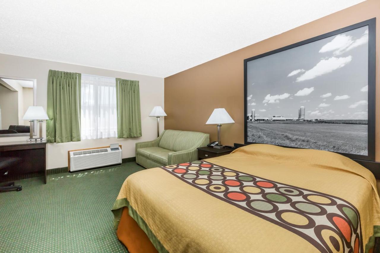 Super 8 by Wyndham Jefferson