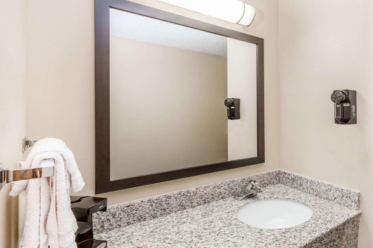 Super 8 by Wyndham Jefferson