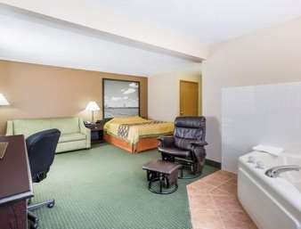 Super 8 by Wyndham Jefferson