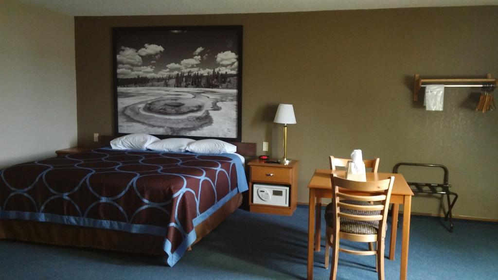 Super 8 by Wyndham Keokuk