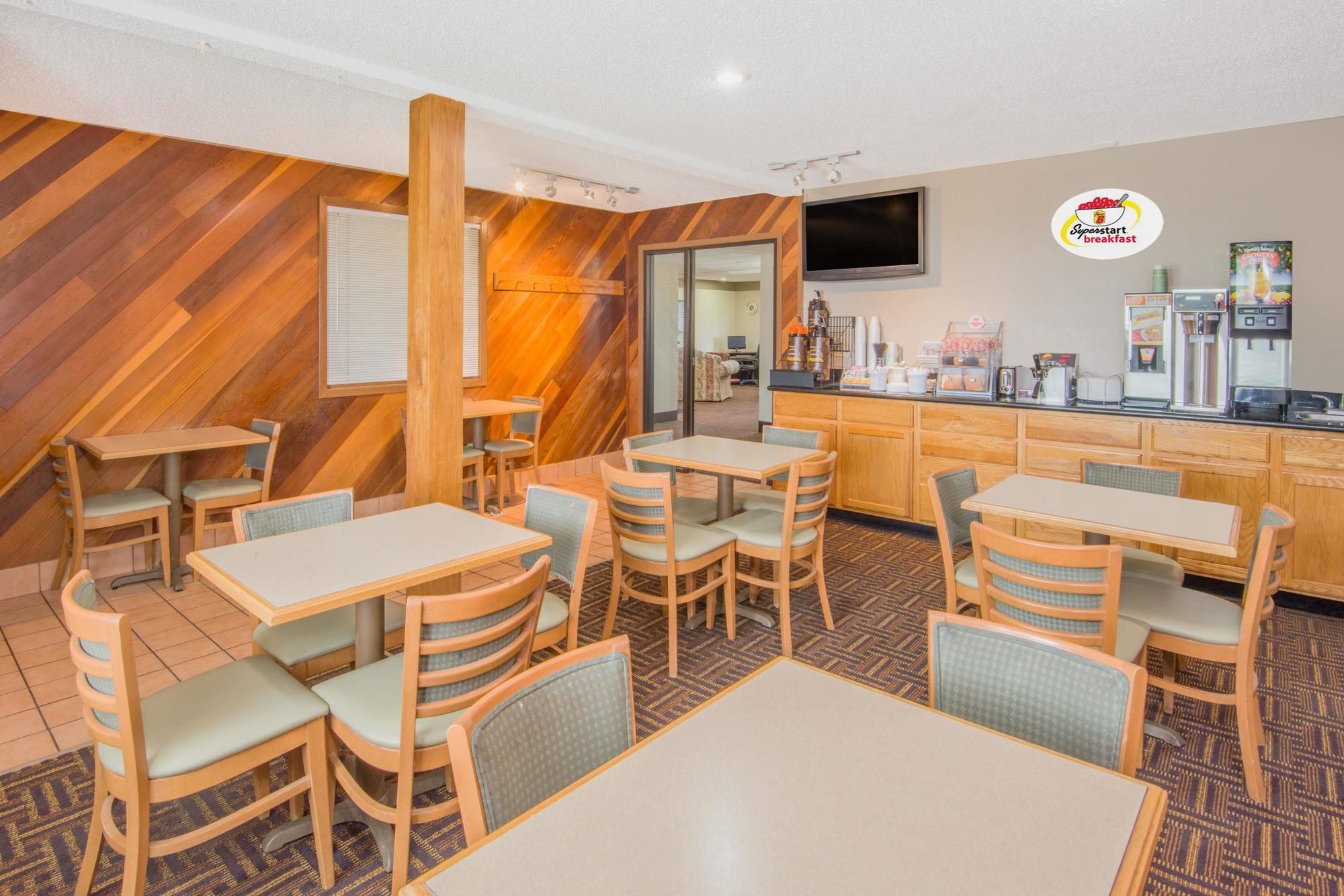 Super 8 by Wyndham Knoxville