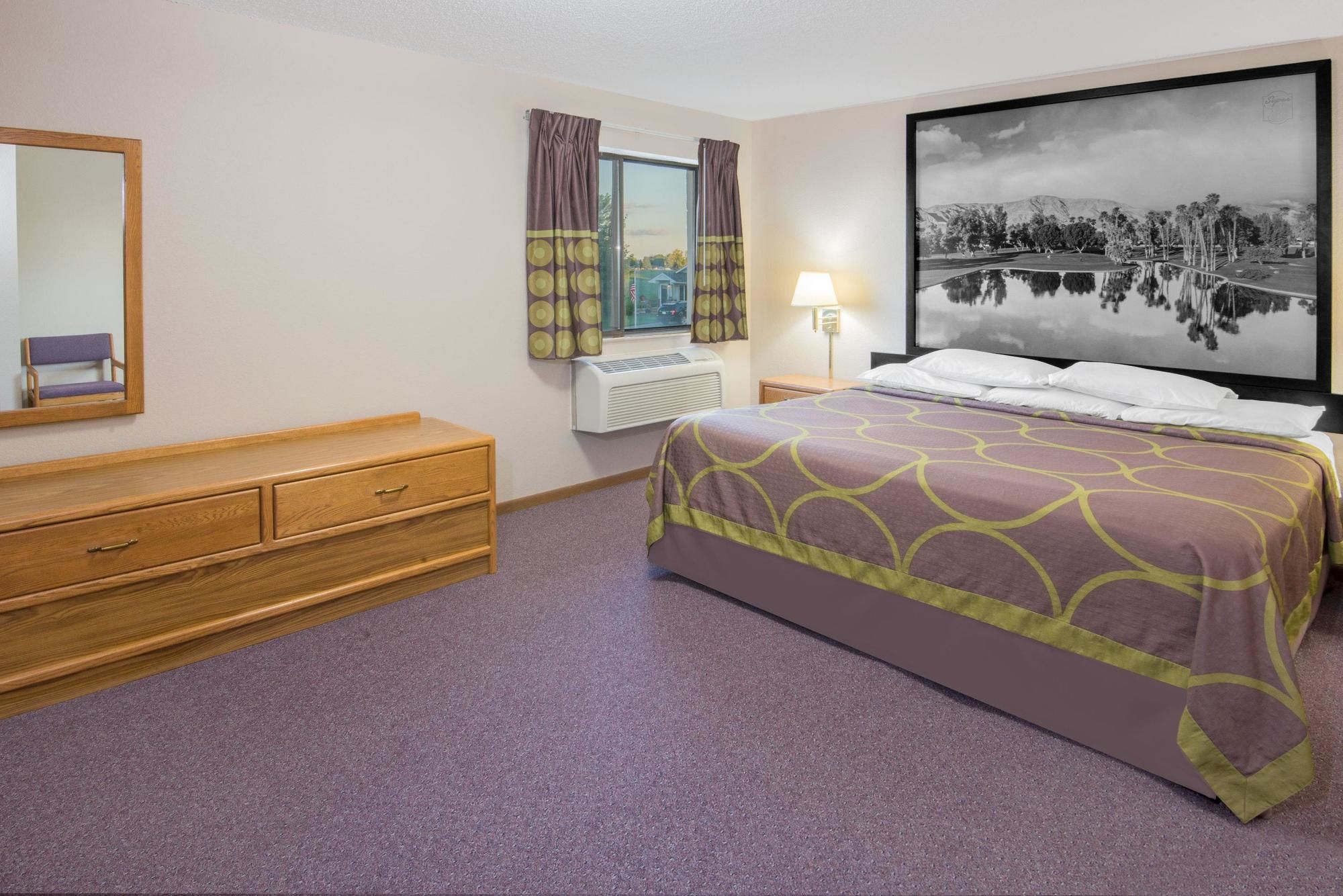 Super 8 by Wyndham Knoxville