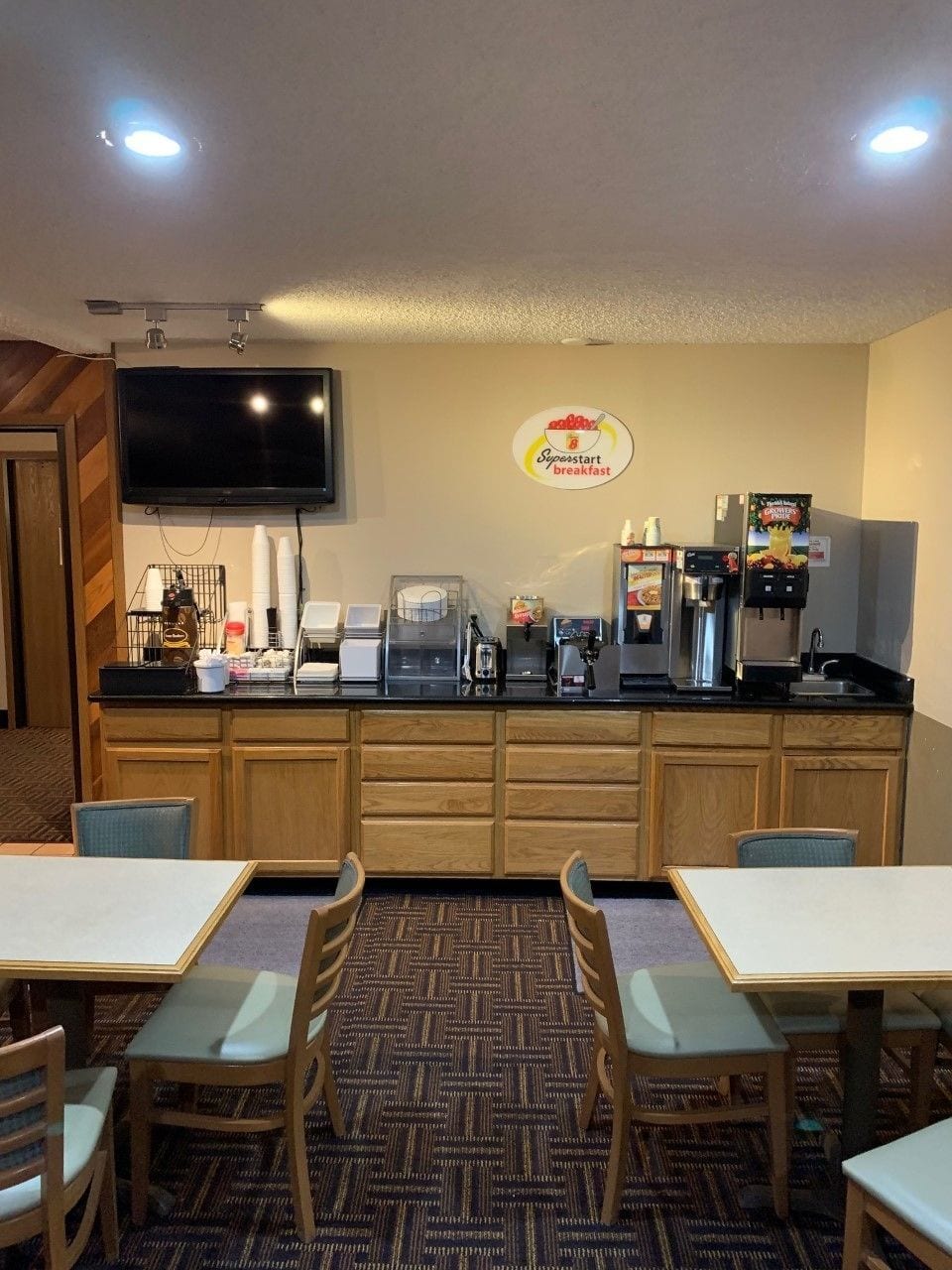 Super 8 by Wyndham Knoxville