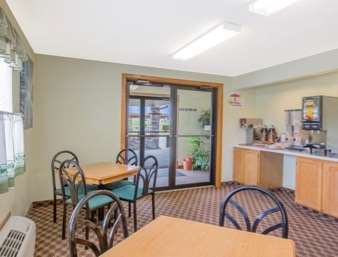 Rodeway Inn near I-35 Lamoni