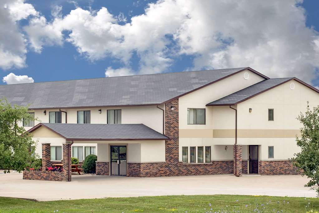 Rodeway Inn near I-35 Lamoni