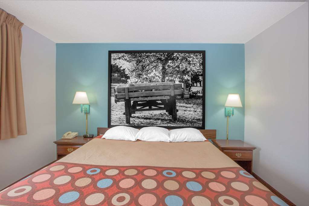 Rodeway Inn near I-35 Lamoni