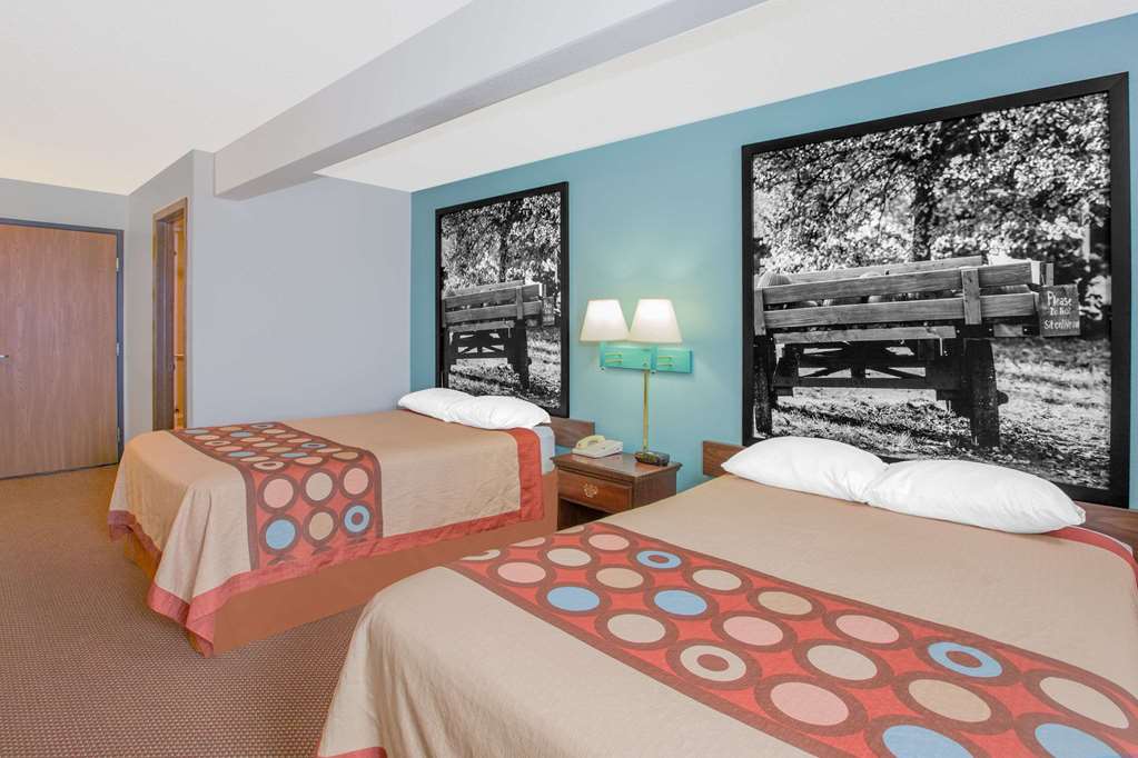 Rodeway Inn near I-35 Lamoni