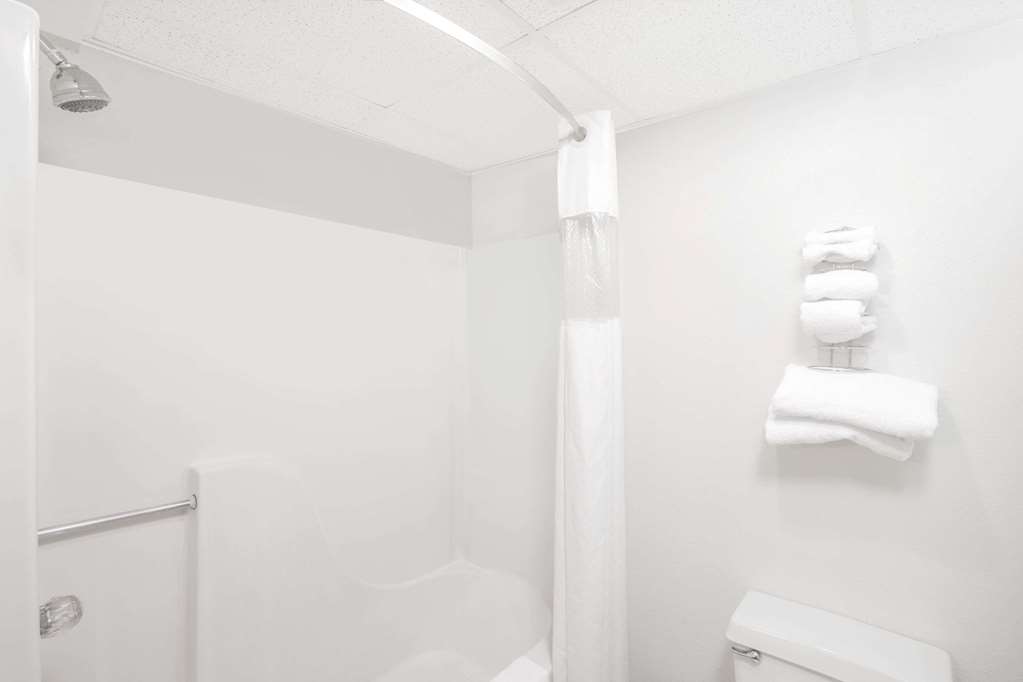 Rodeway Inn near I-35 Lamoni