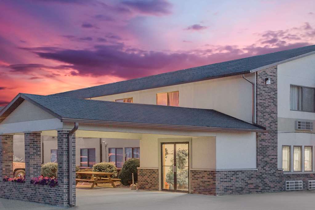 Rodeway Inn near I-35 Lamoni