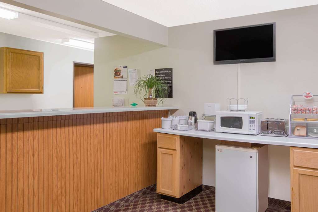 Rodeway Inn near I-35 Lamoni