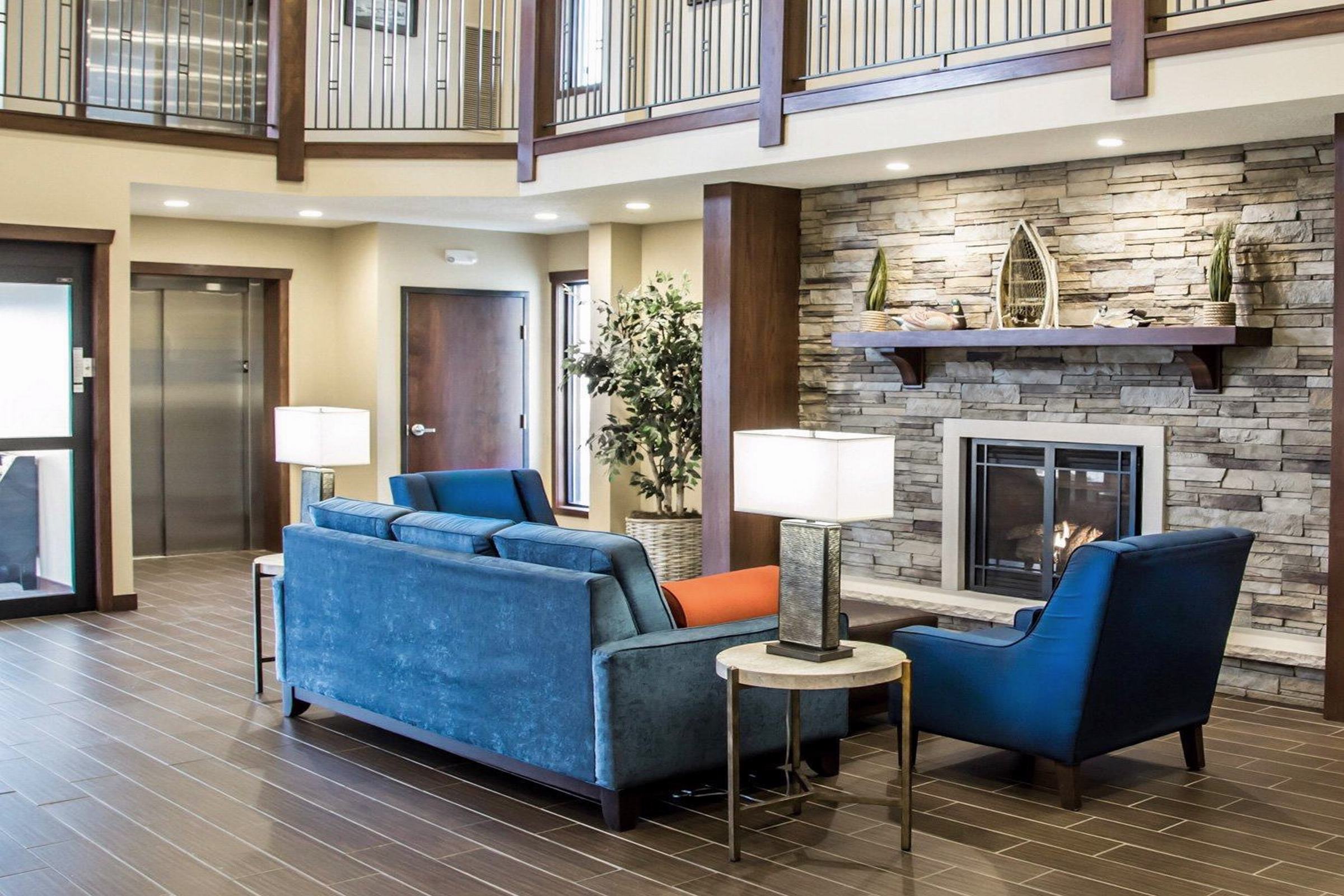 Comfort Inn & Suites Riverview Near Davenport And I-80