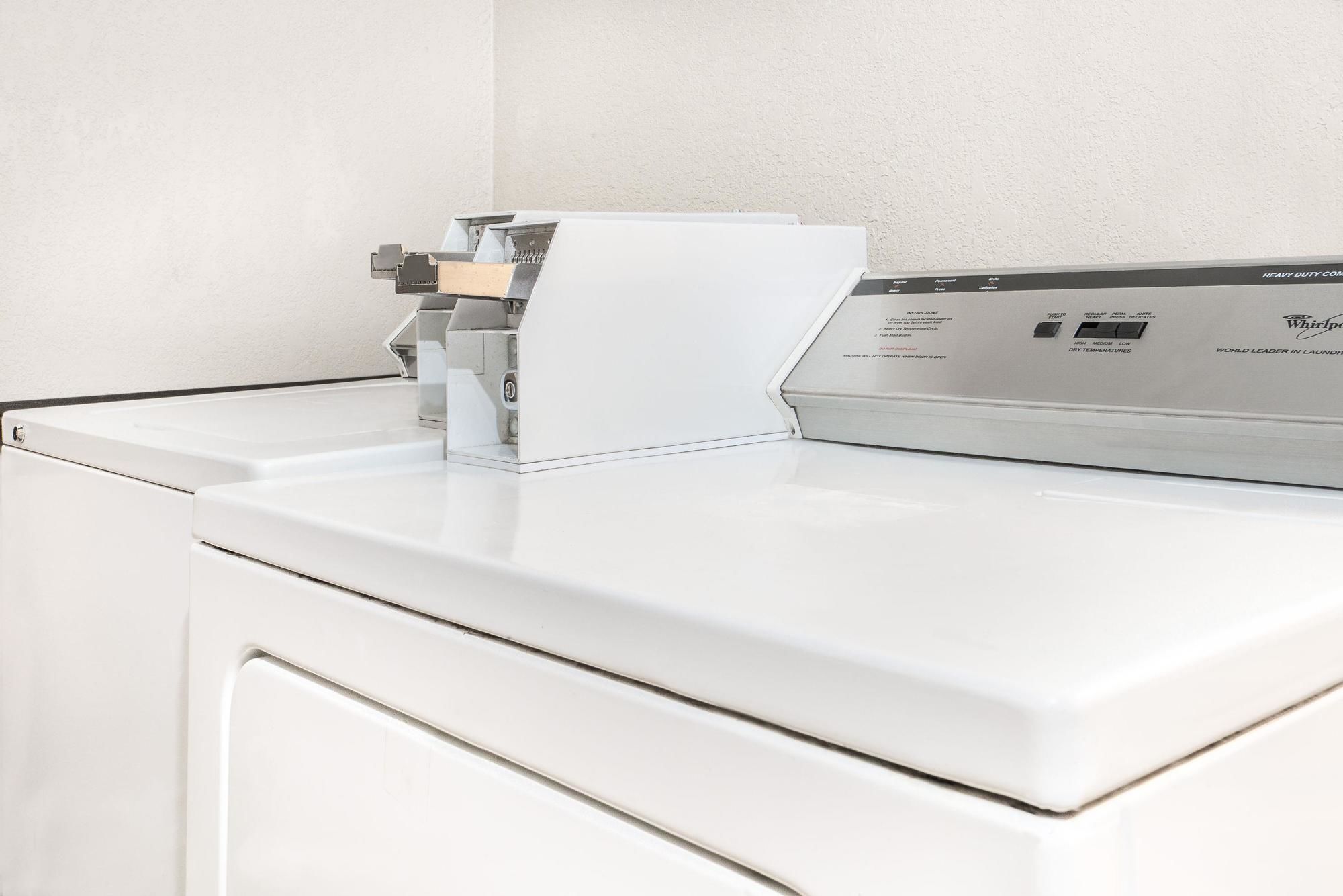 Super 8 by Wyndham Marshalltown