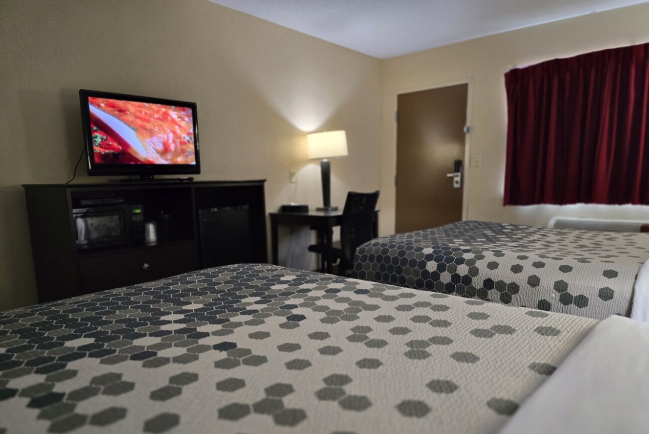 Econo Lodge Inn & Suites