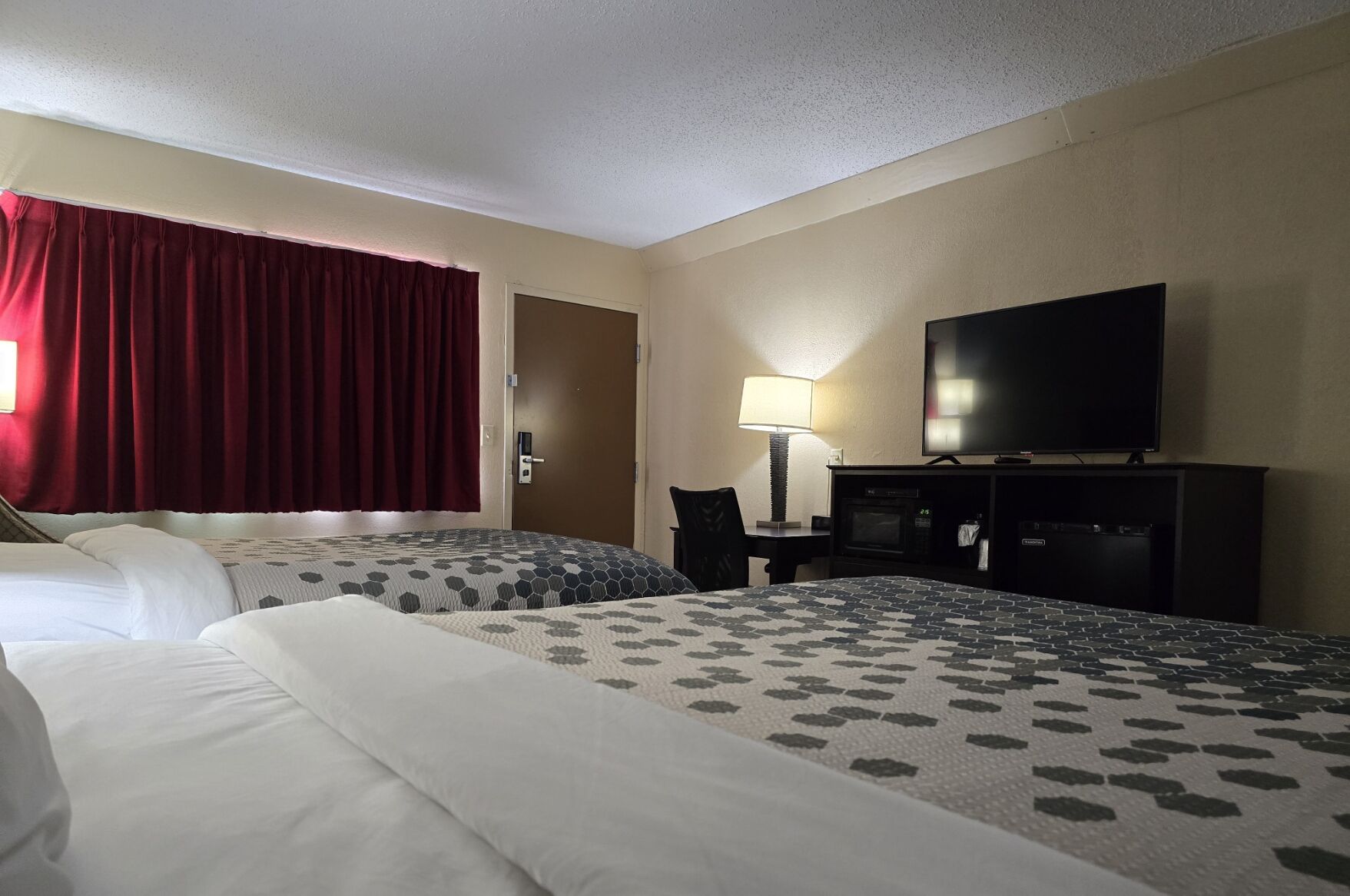 Econo Lodge Inn & Suites