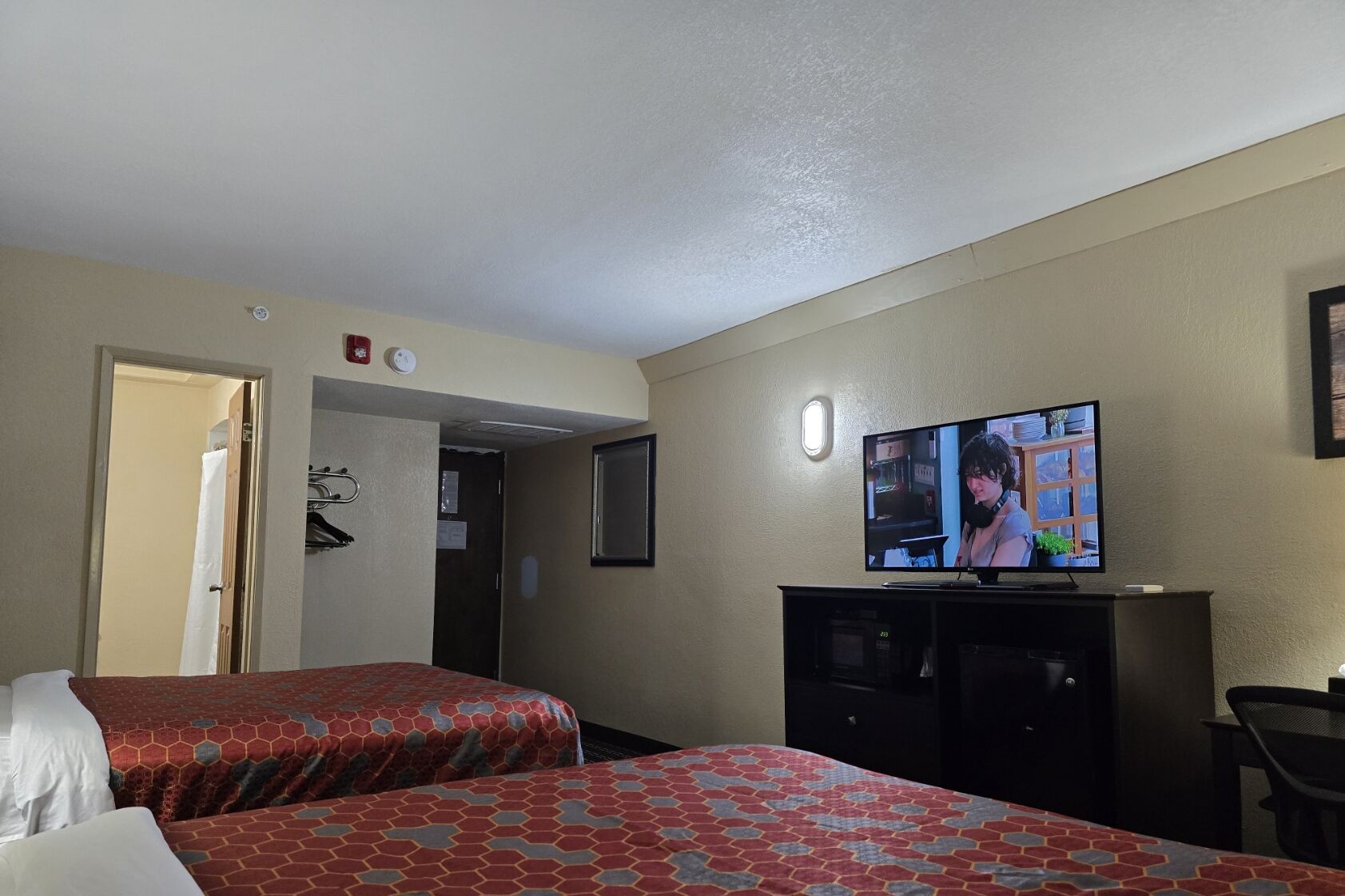 Econo Lodge Inn & Suites