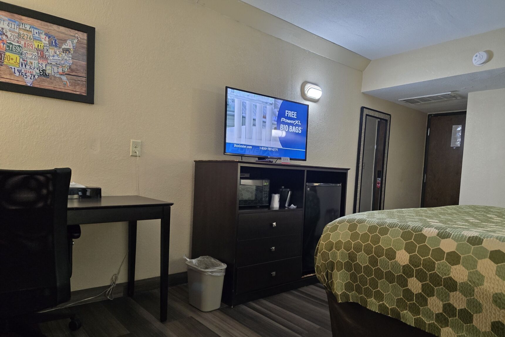 Econo Lodge Inn & Suites