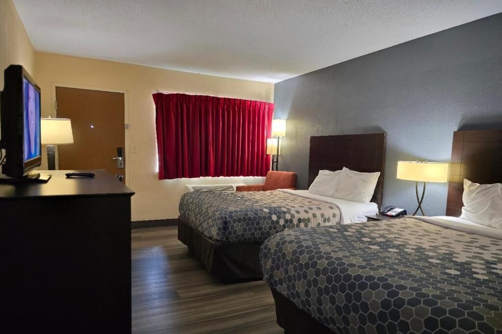 Econo Lodge Inn & Suites