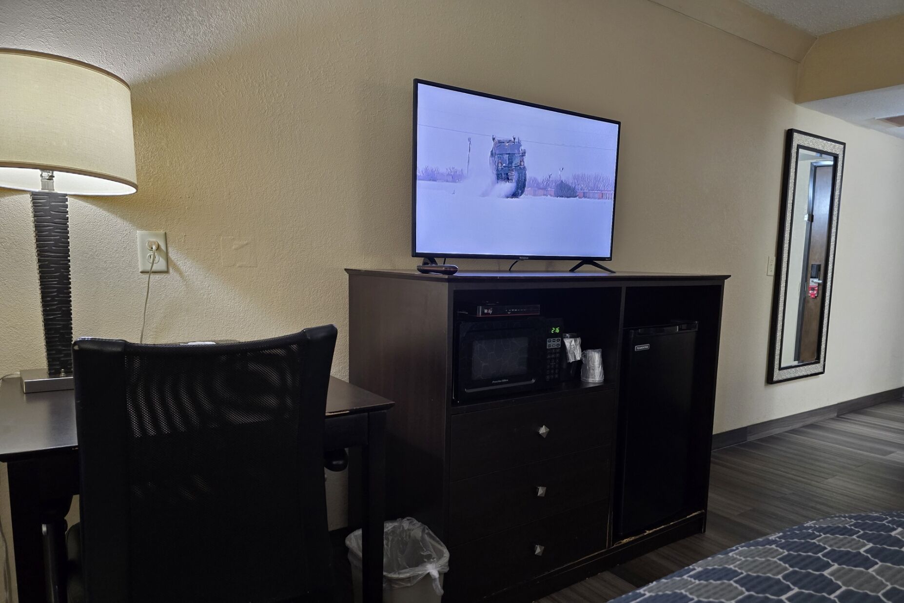 Econo Lodge Inn & Suites