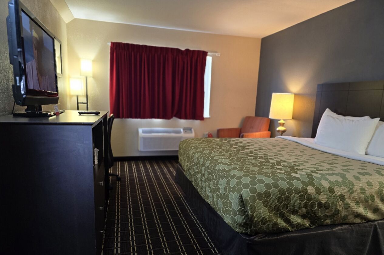 Econo Lodge Inn & Suites