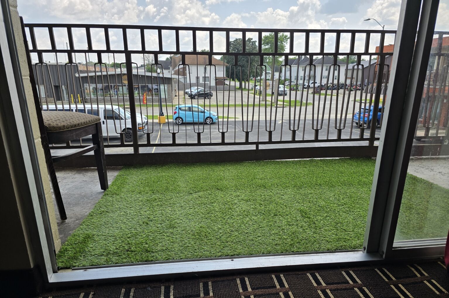 Econo Lodge Inn & Suites