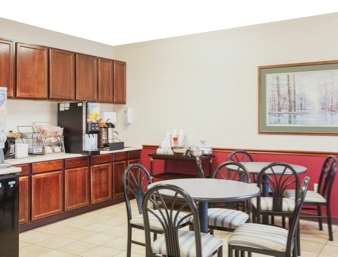 Super 8 by Wyndham Mason City