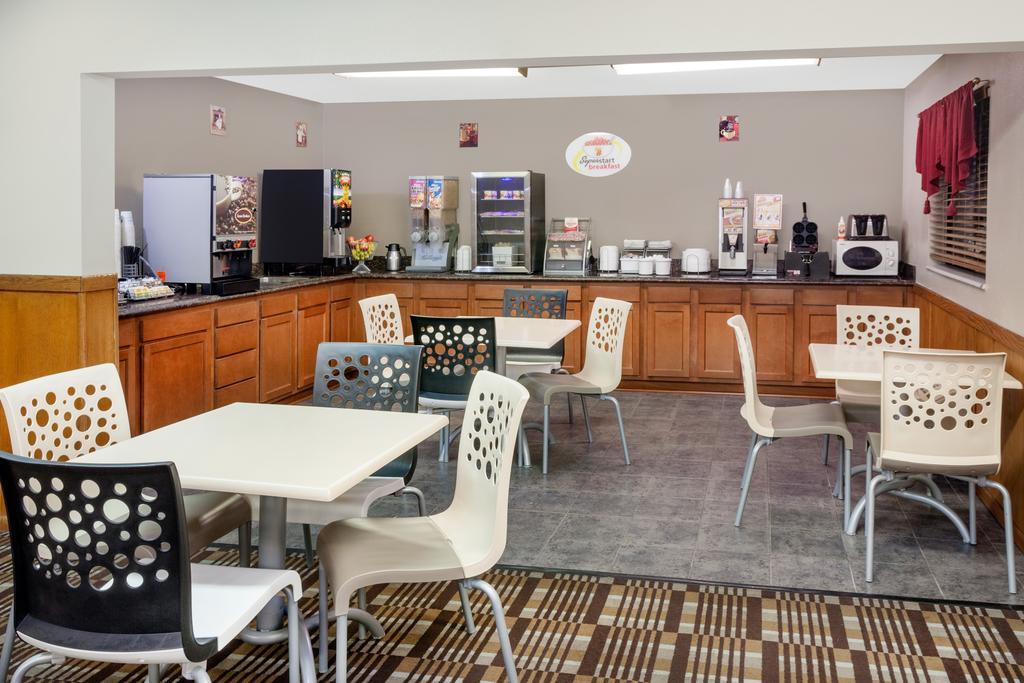 Super 8 by Wyndham Muscatine