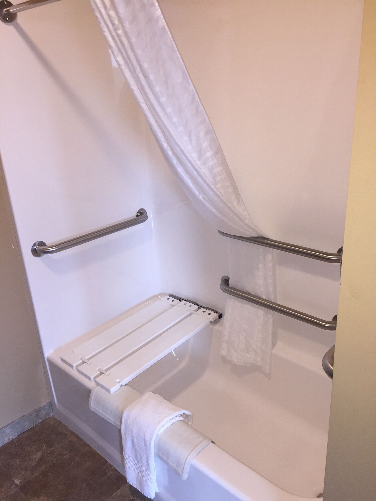 Cobblestone Inn & Suites - Newton, IA