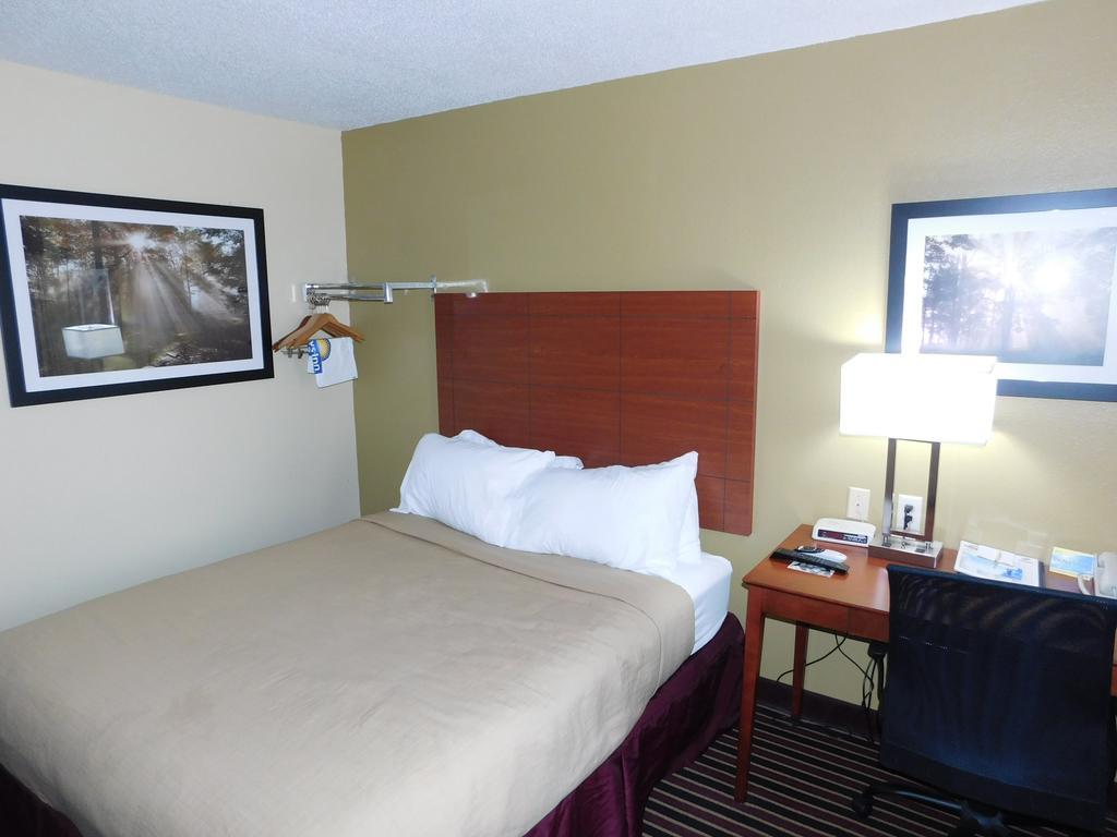 Days Inn by Wyndham Newton