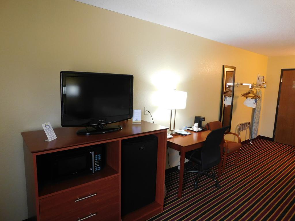 Days Inn by Wyndham Newton