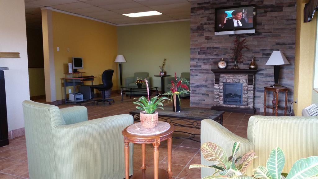 Econo Lodge Inn & Suites