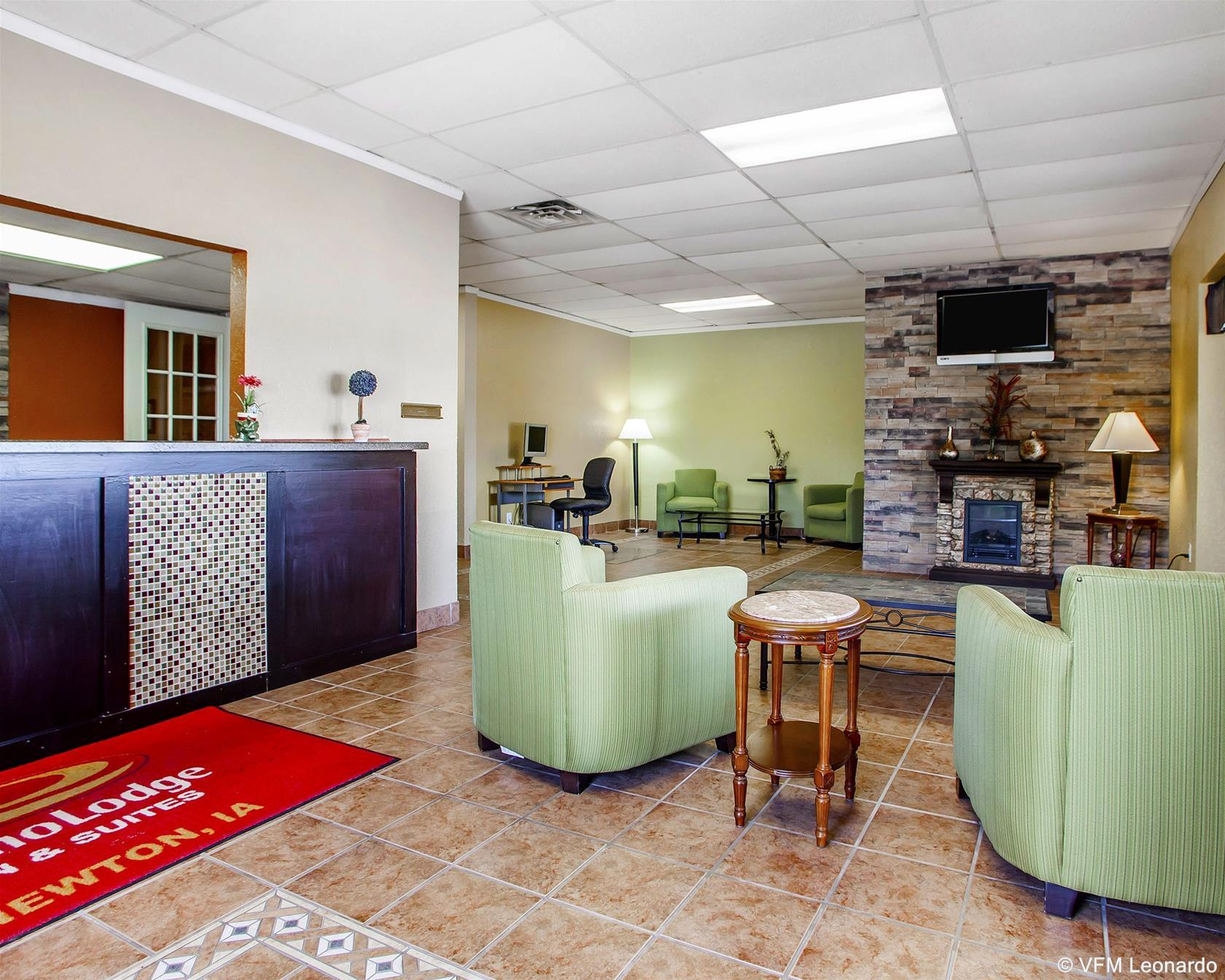 Econo Lodge Inn & Suites