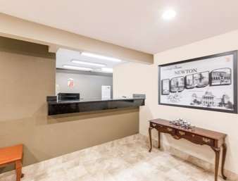 Super 8 by Wyndham Newton