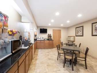 Super 8 by Wyndham Newton