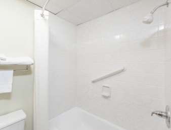 Super 8 by Wyndham Newton