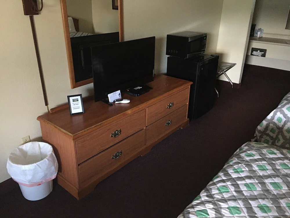 Whispering Creek Lodging & RV Resort