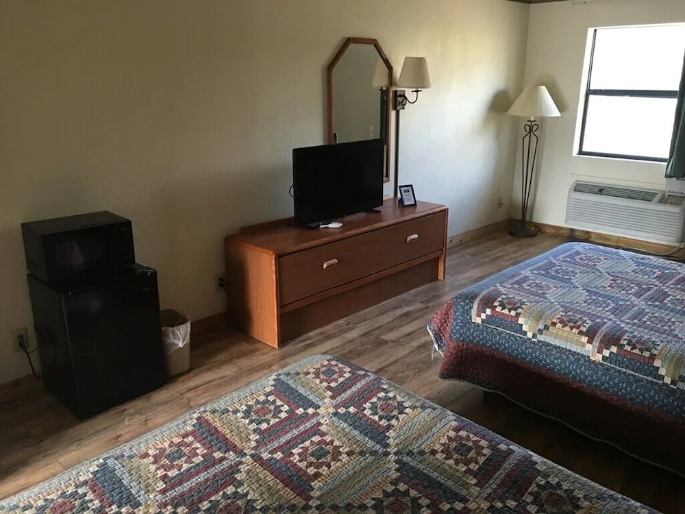 Whispering Creek Lodging & RV Resort