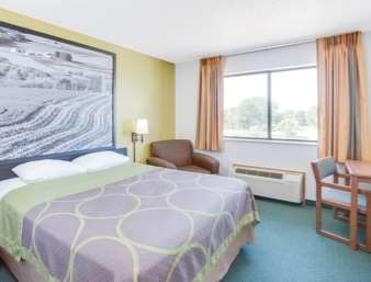 Super 8 by Wyndham Oelwein