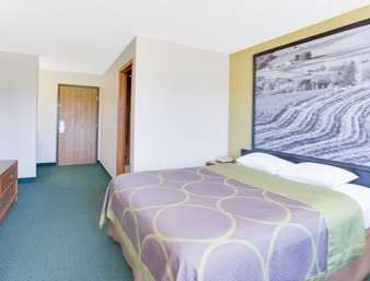 Super 8 by Wyndham Oelwein