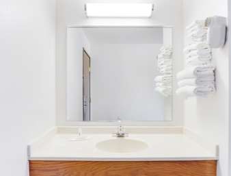 Super 8 by Wyndham Oelwein