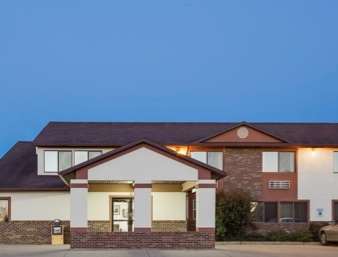 Super 8 by Wyndham Oelwein