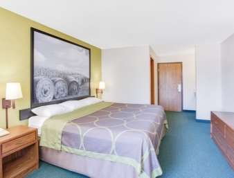 Super 8 by Wyndham Oelwein