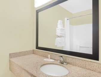 Super 8 by Wyndham Ottumwa