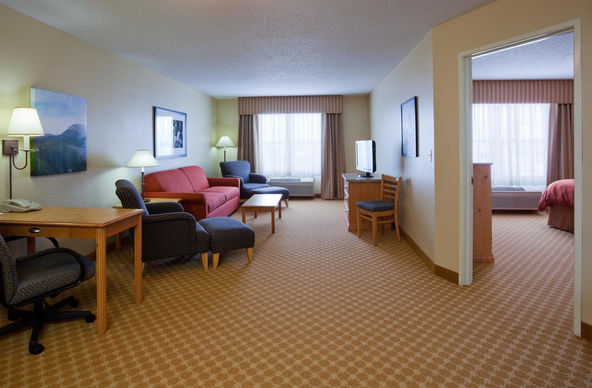 Country Inn & Suites by Radisson, Pella, IA