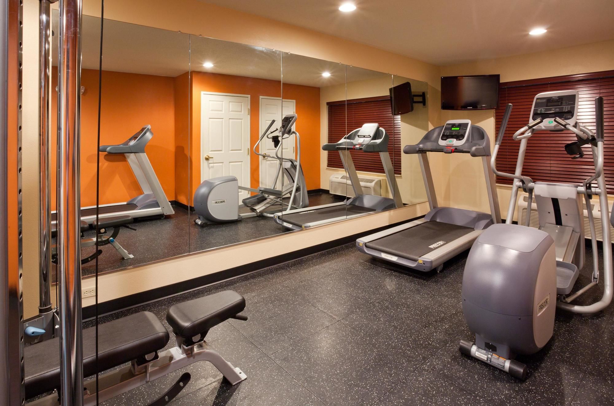 Country Inn & Suites by Radisson, Pella, IA